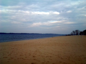 Абсолютно пустой пляж